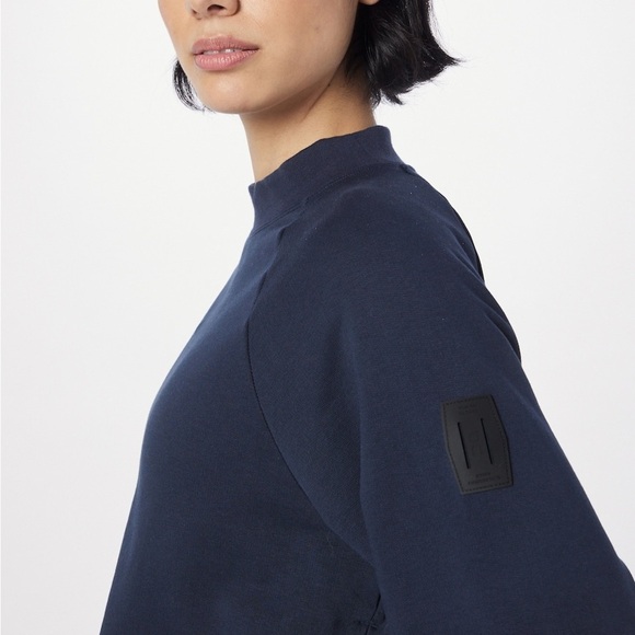 Run On Clouds Crewneck Navy Sweater sz M - Picture 12 of 12